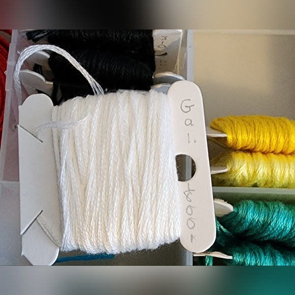 Lot of embroiderly floss - Picture 6 of 8